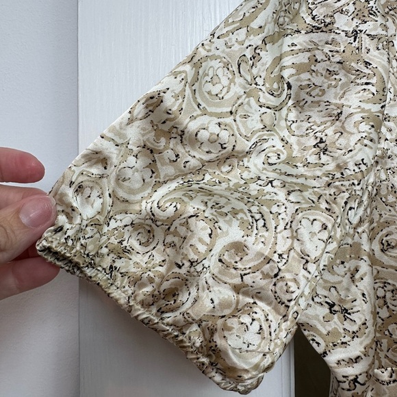Josie Natori 100% Silk Cream & Gold Puff Sleeve Scalloped Neck Blouse Size XS - Picture 7 of 12